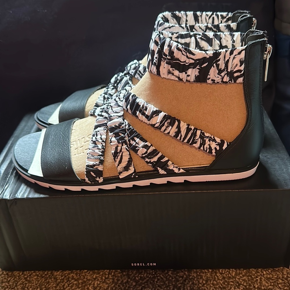 Sorel Women's Strappy ankle Sandals - Black and Tan Ella II